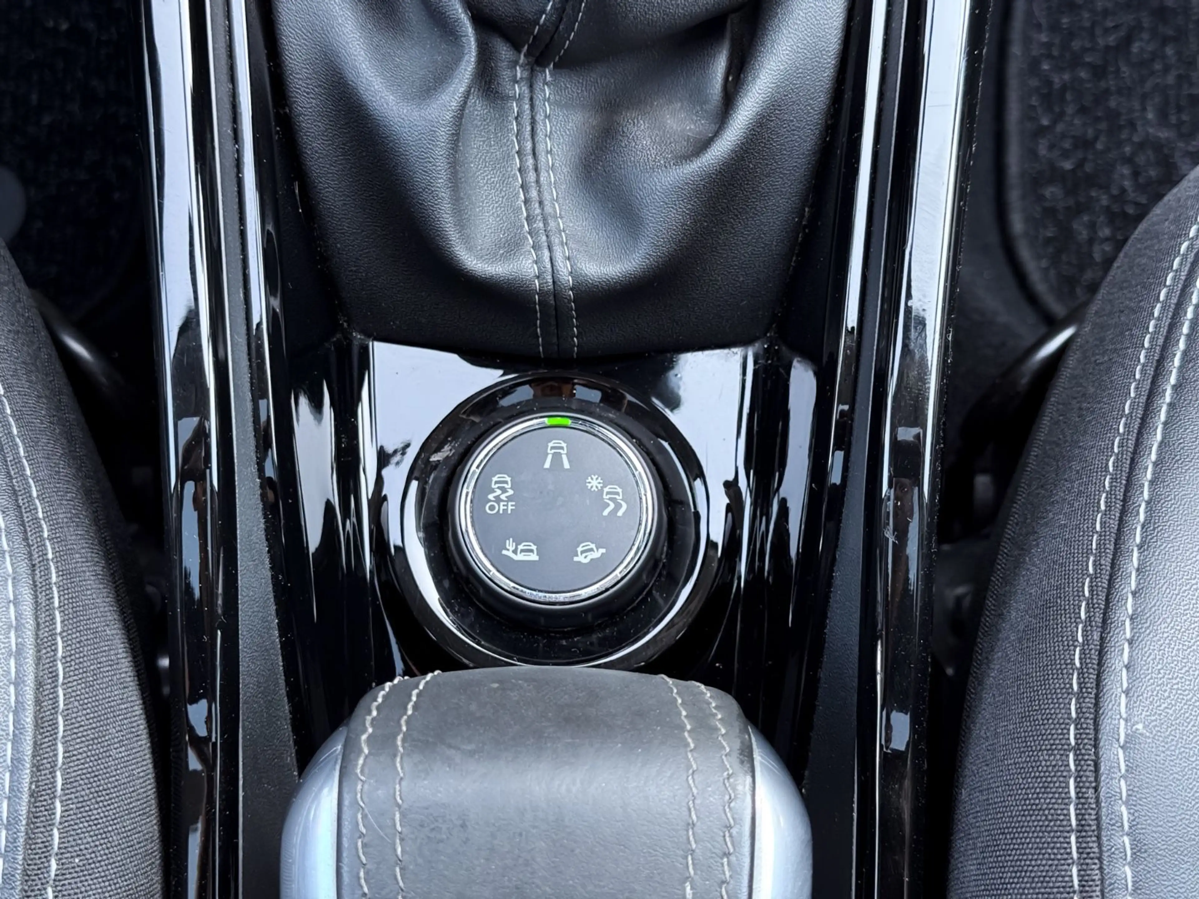 Peugeot 2008 Allure 1.6HDI PANO|NAVI|TEILLEDER|JBL-SOUND — photo 14