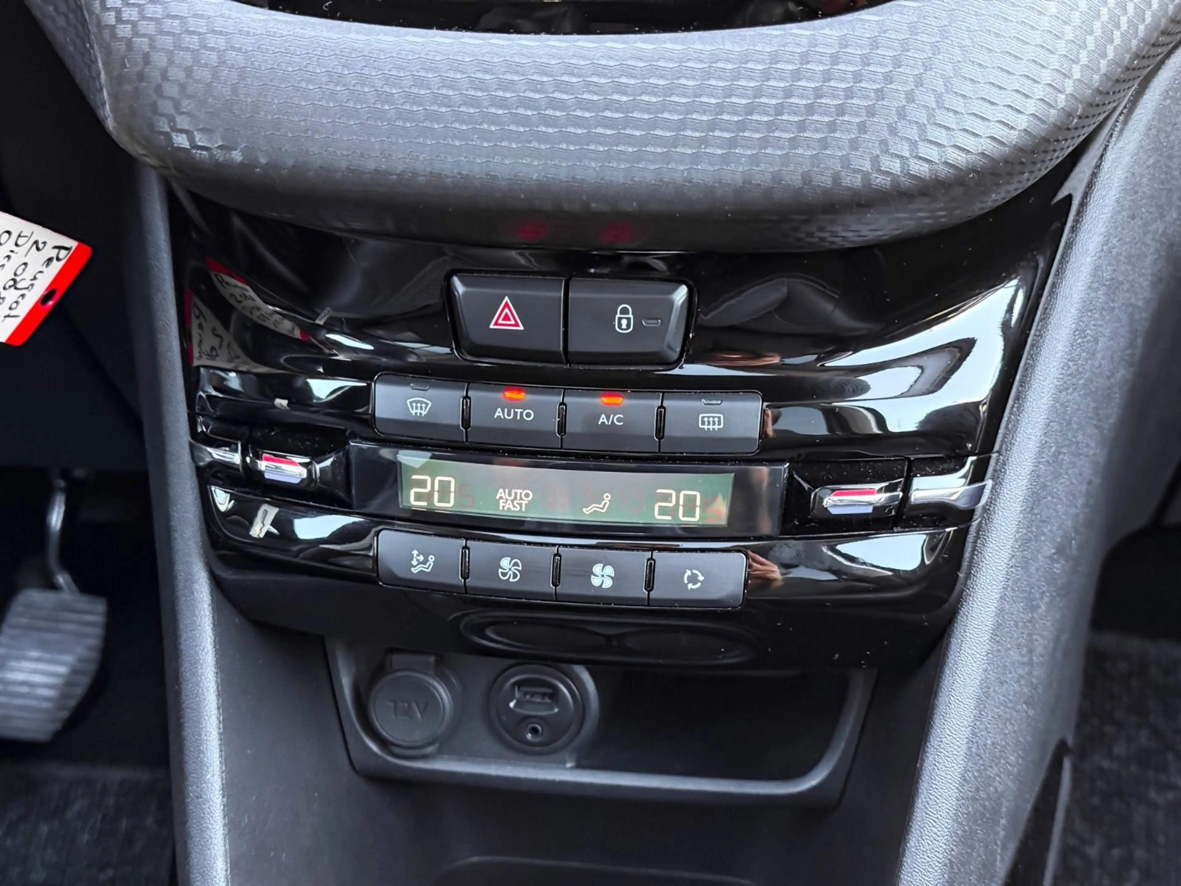 Peugeot 2008 Allure 1.6HDI PANO|NAVI|TEILLEDER|JBL-SOUND — photo 13