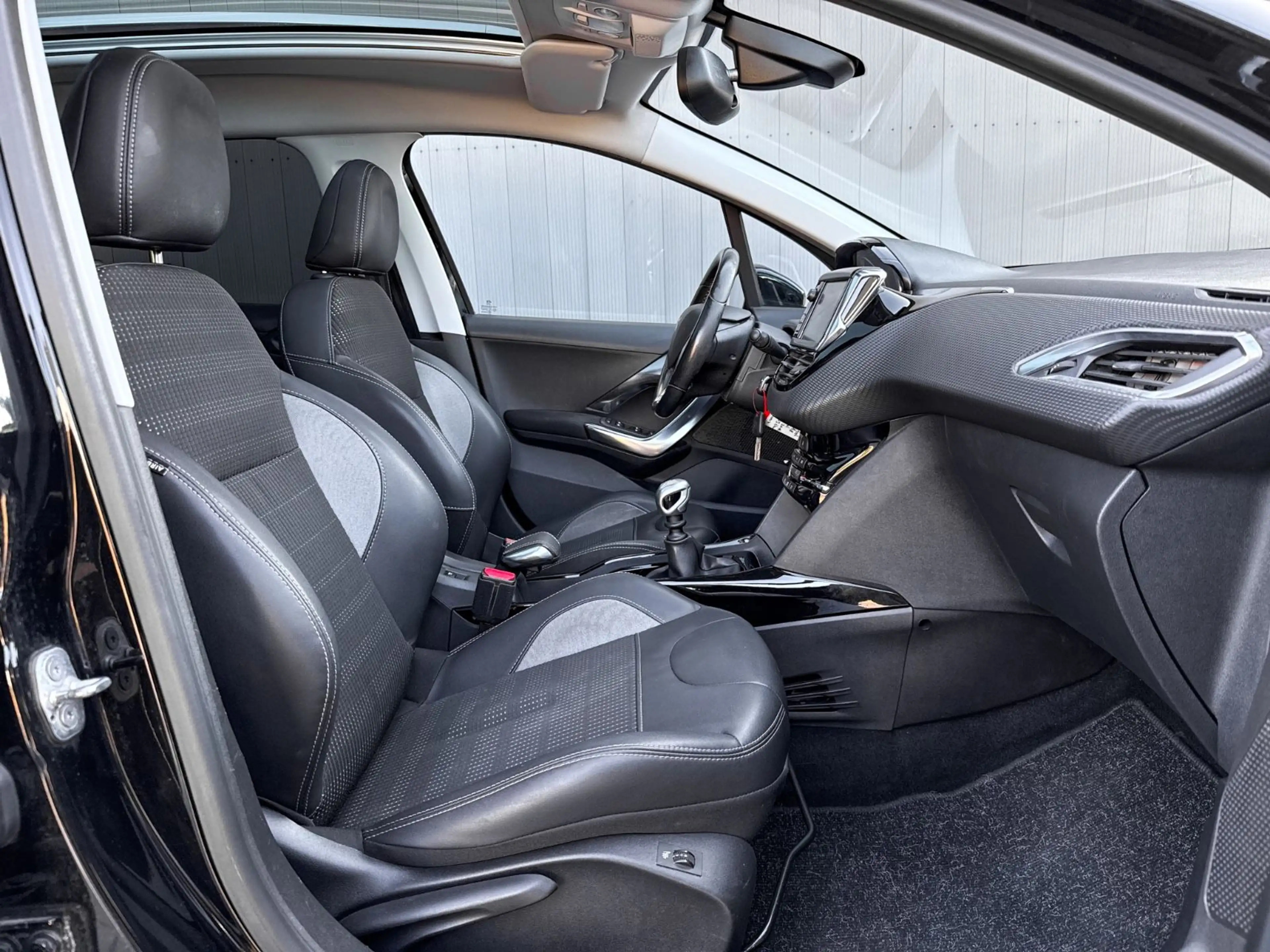 Peugeot 2008 Allure 1.6HDI PANO|NAVI|TEILLEDER|JBL-SOUND — photo 8