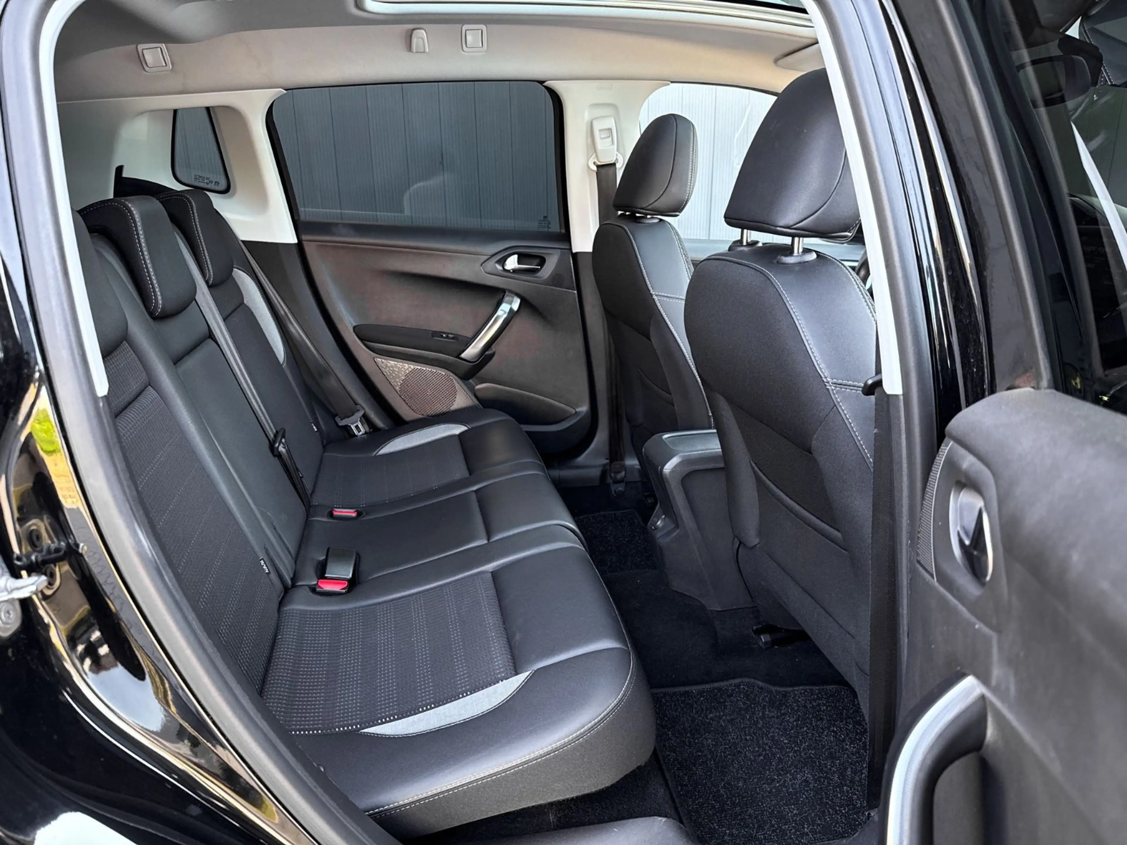 Peugeot 2008 Allure 1.6HDI PANO|NAVI|TEILLEDER|JBL-SOUND — photo 9