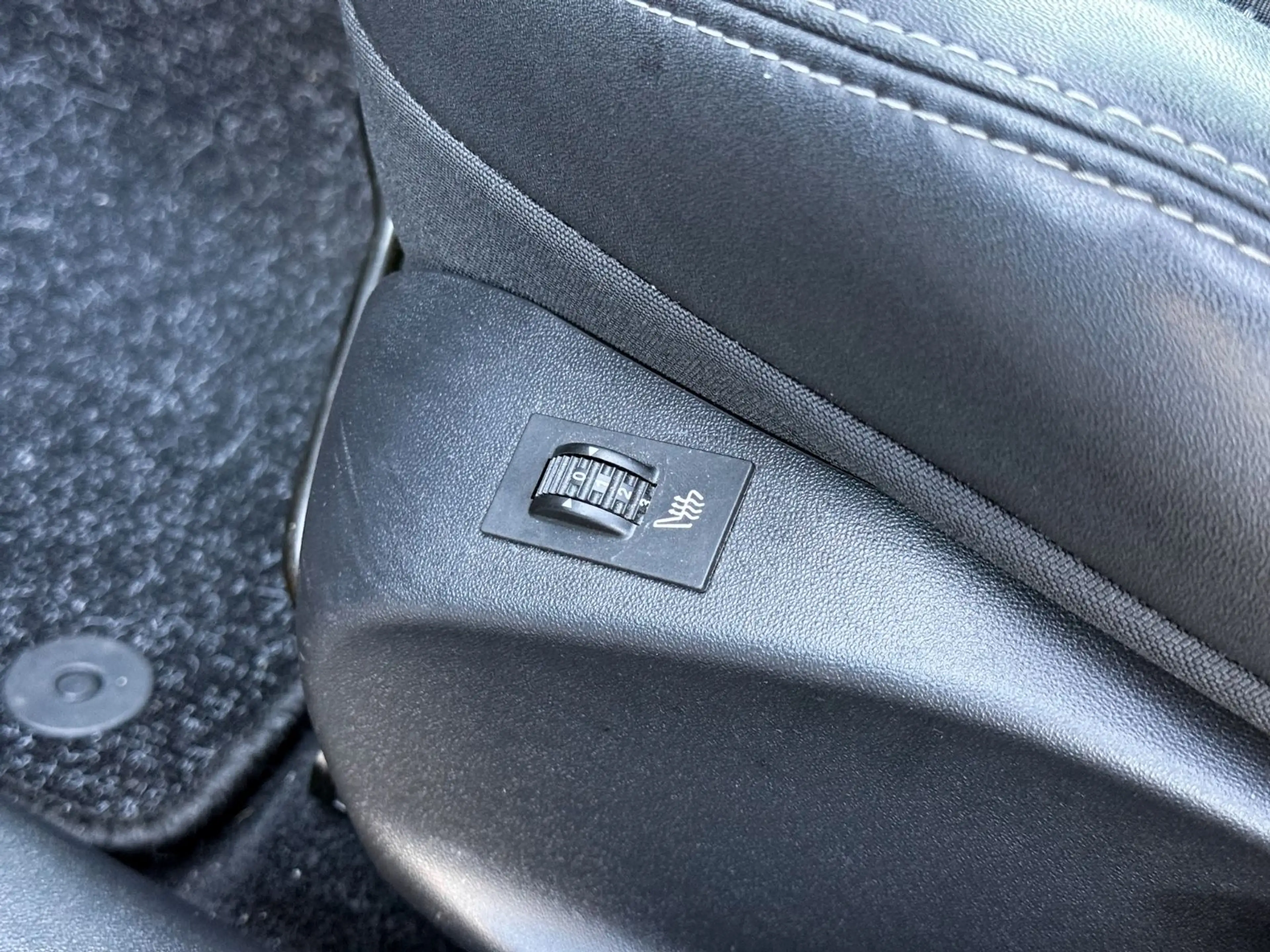 Peugeot 2008 Allure 1.6HDI PANO|NAVI|TEILLEDER|JBL-SOUND — photo 15