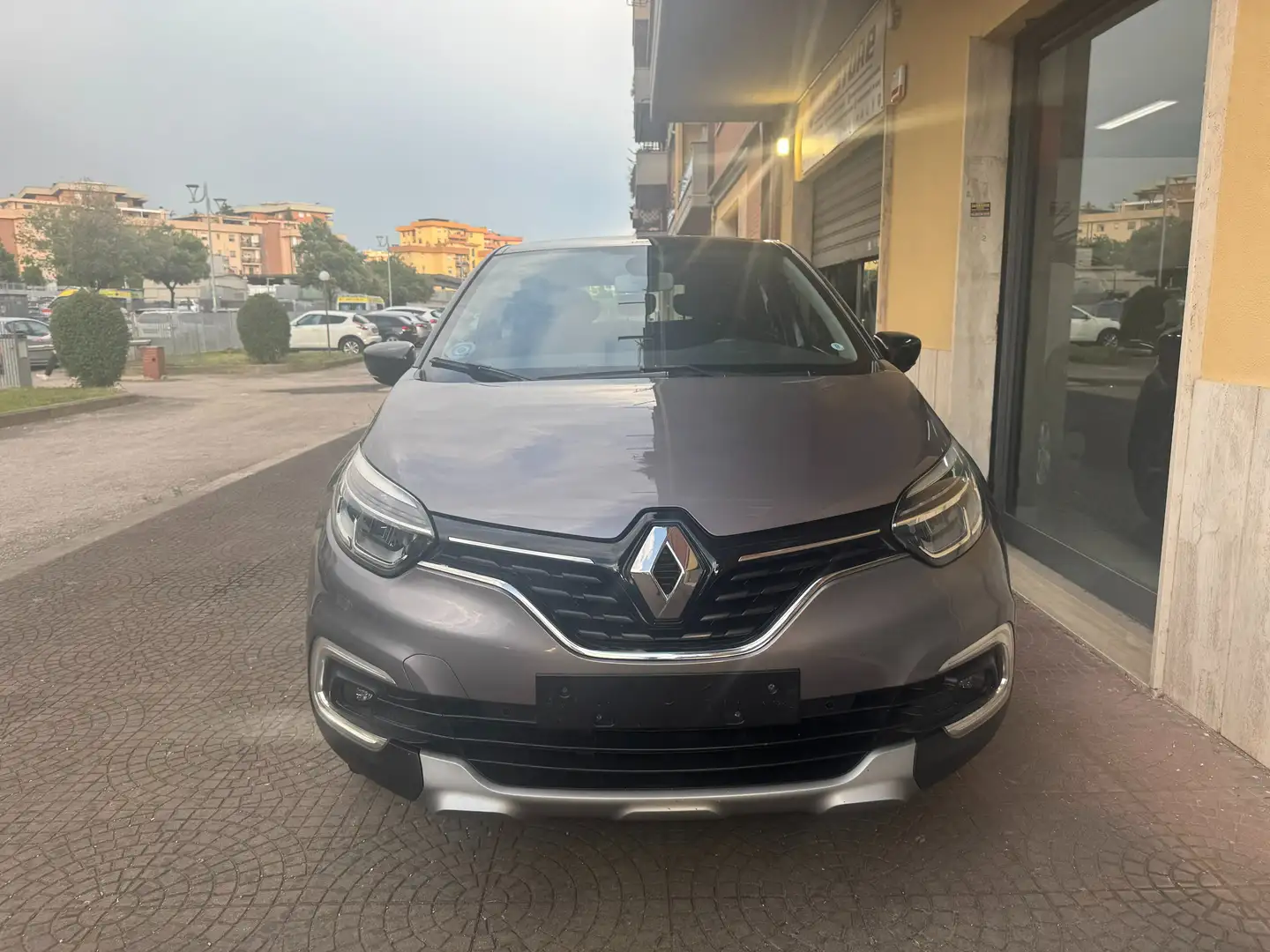 Renault Captur 1.5 dci 90cv AUTOMATICA UFFICIALE RENAULT Grigio - 2