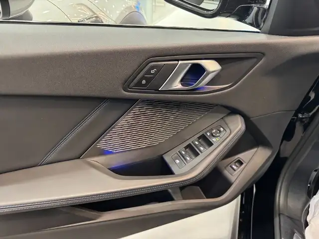 BMW 1 Series view 11