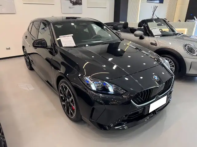 BMW 1 Series view 8