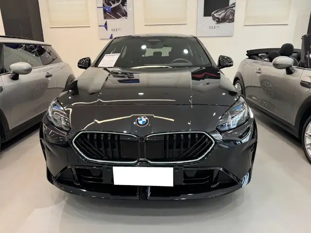 BMW 1 Series view 4