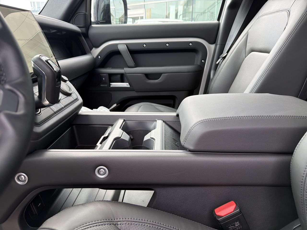 2026 Land Rover Defender 110 P400 X-Dynamic SE thumb 18