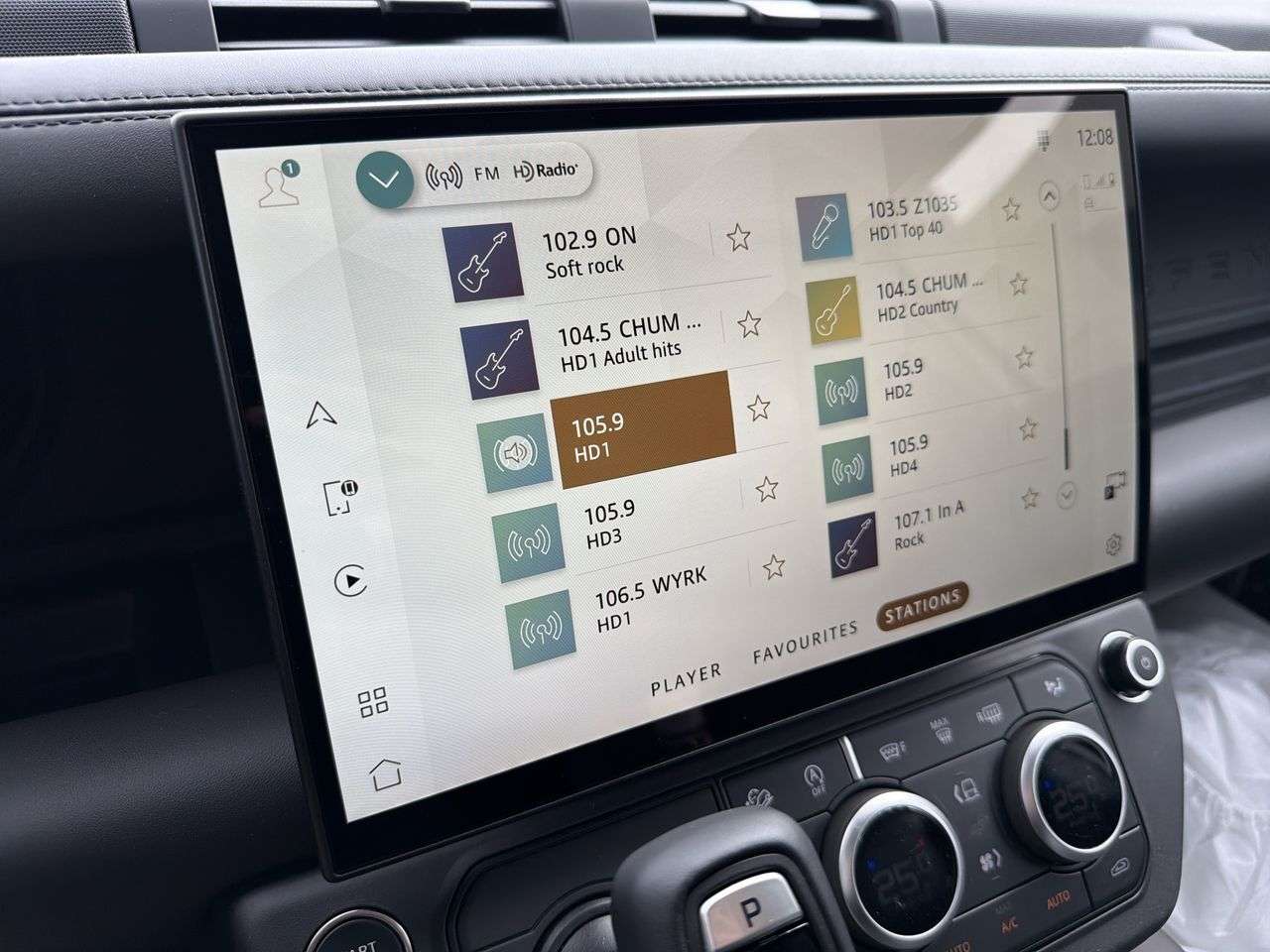 2026 Land Rover Defender 110 P400 X-Dynamic SE thumb 13