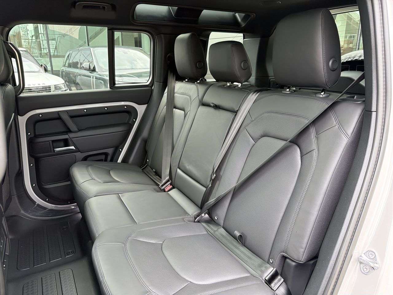 2026 Land Rover Defender 110 P400 X-Dynamic SE thumb 20
