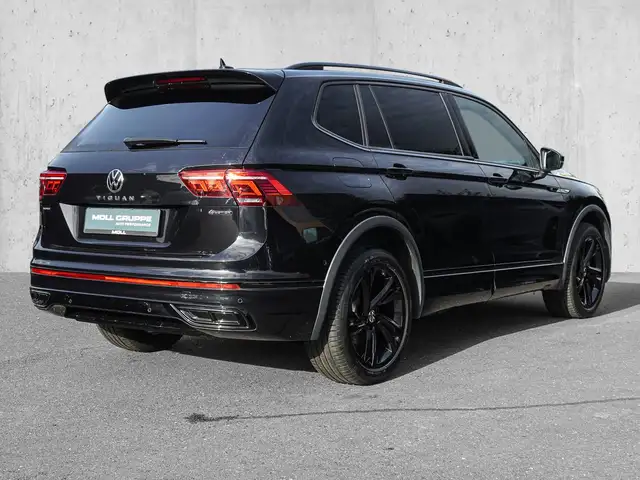 Volkswagen Tiguan Allspace view 4