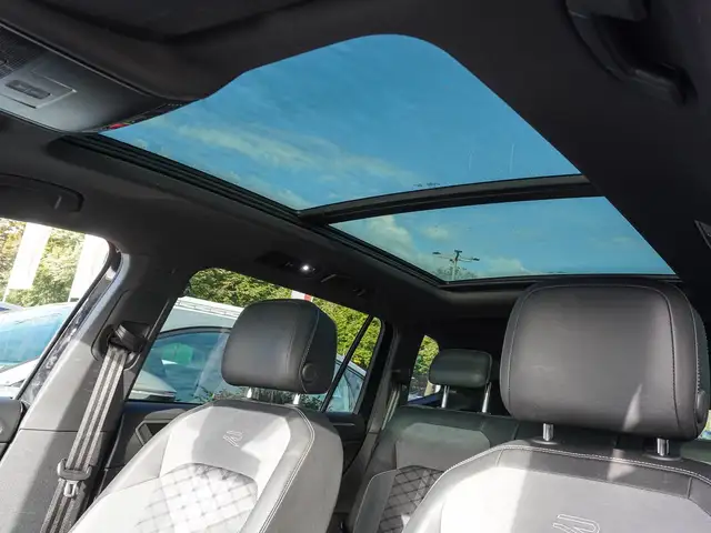 Volkswagen Tiguan Allspace view 8