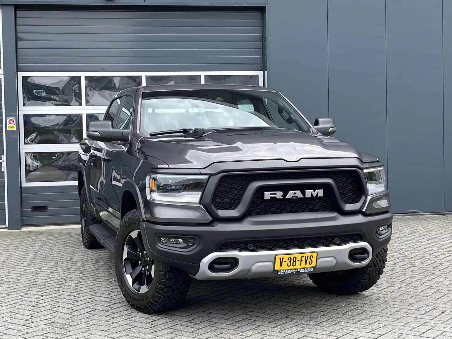 Dodge RAM 5.7i V8 HEMI eTorque 400PK CREW CAB REBEL GT | BPM Gris - 2