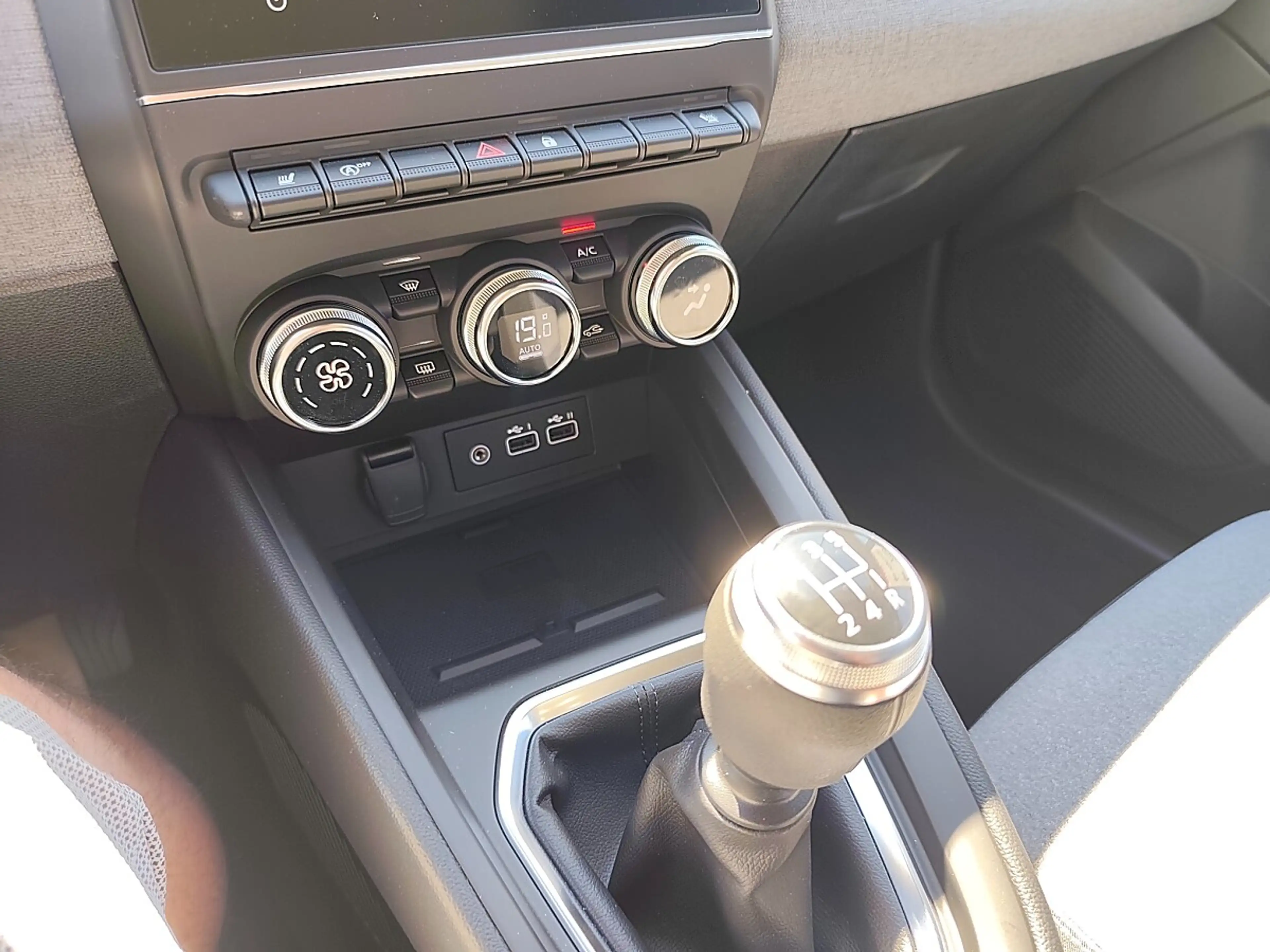 Mitsubishi Colt 1,0 MPI Invite — photo 12