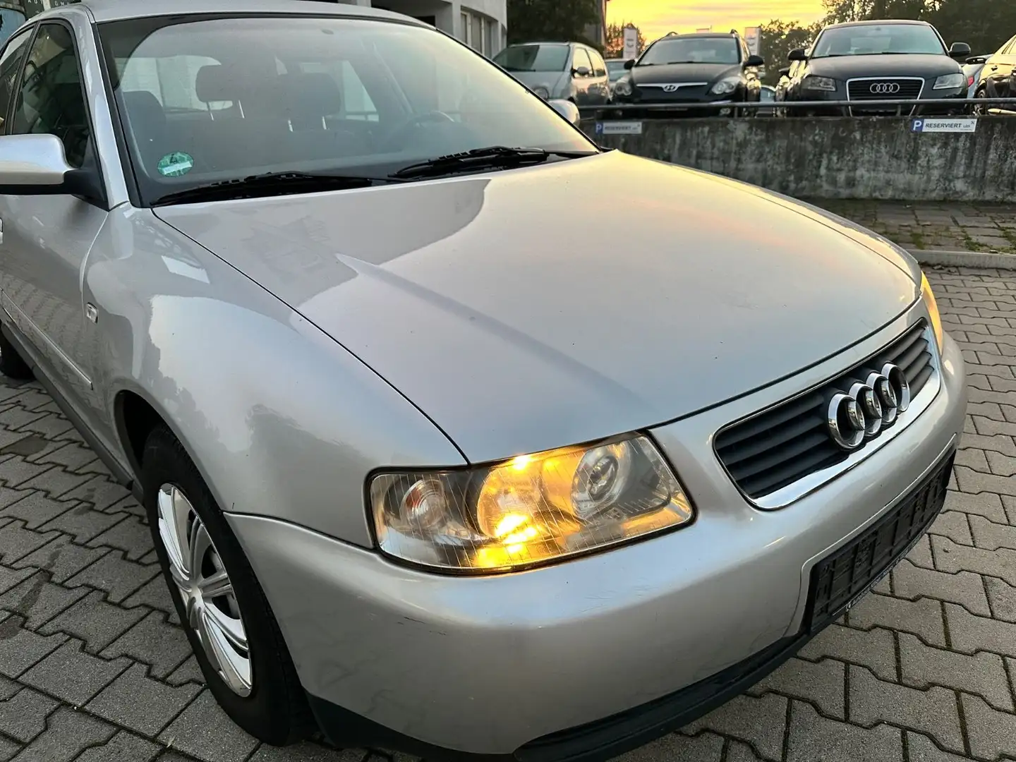Audi A3 1.8 Auto Attraction * Grau - 1