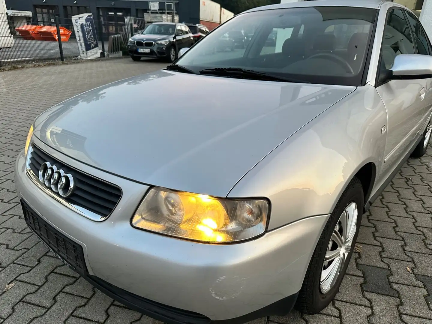 Audi A3 1.8 Auto Attraction * Grau - 2