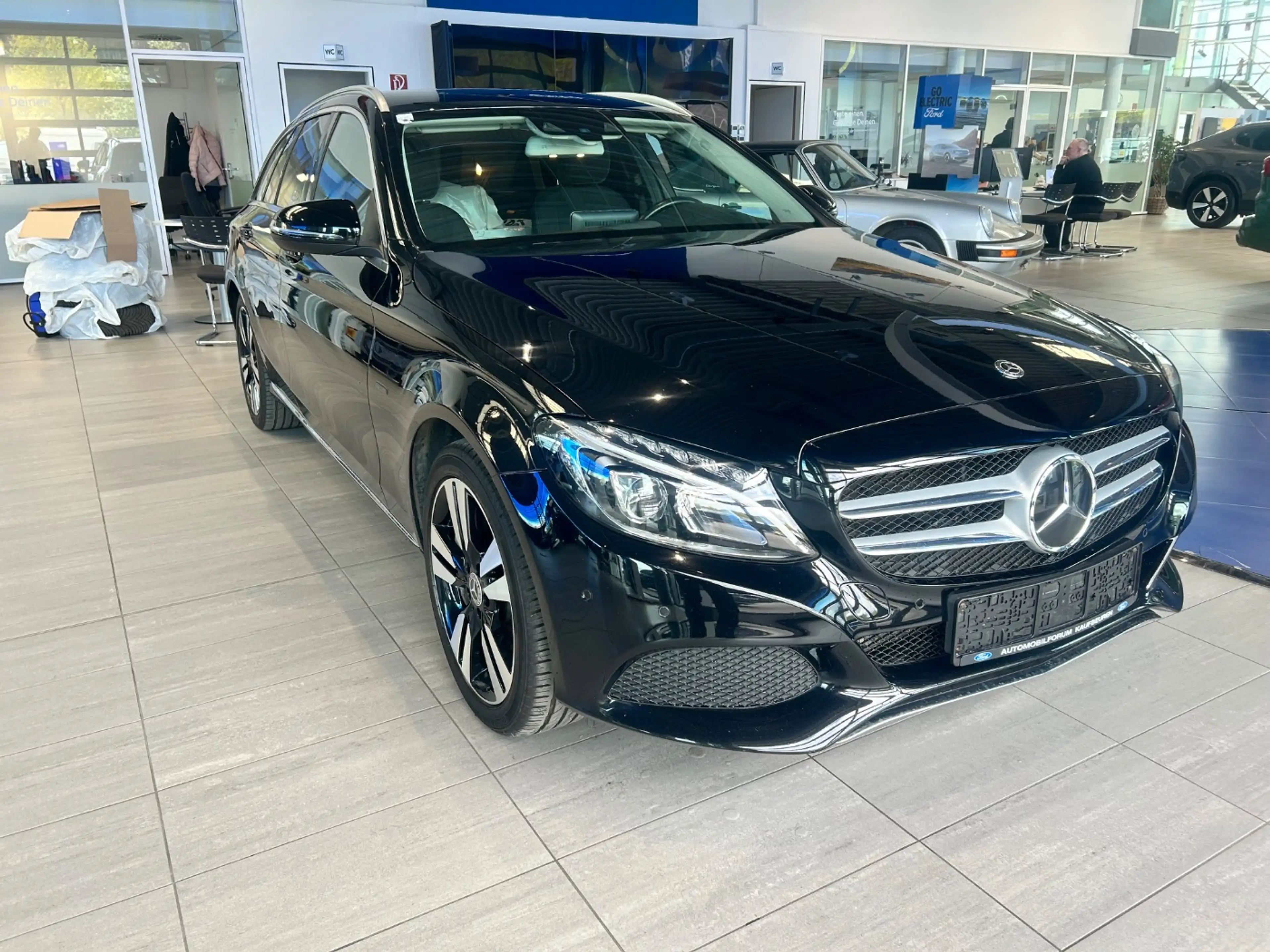 Mercedes-Benz C 350 T e Avantgarde ACC LED PDC SHZ KlimaA — photo 4