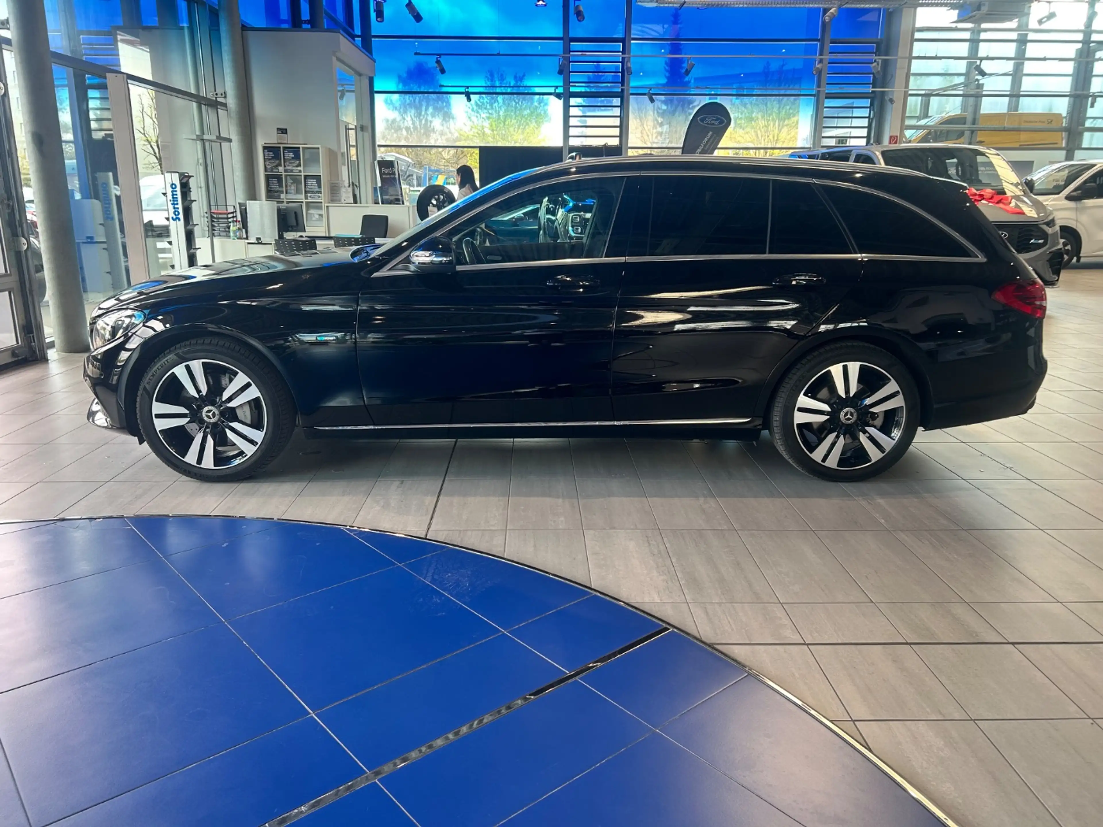Mercedes-Benz C 350 T e Avantgarde ACC LED PDC SHZ KlimaA — photo 10