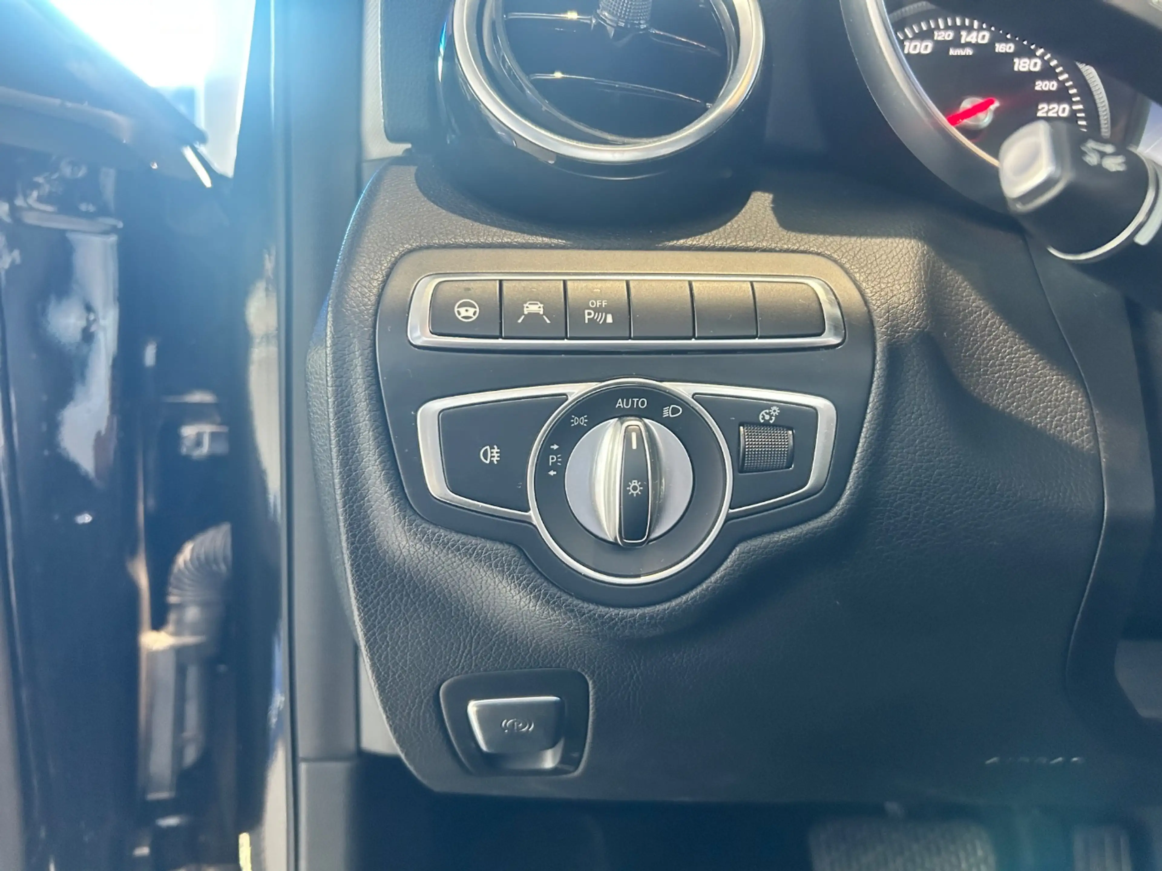 Mercedes-Benz C 350 T e Avantgarde ACC LED PDC SHZ KlimaA — photo 17