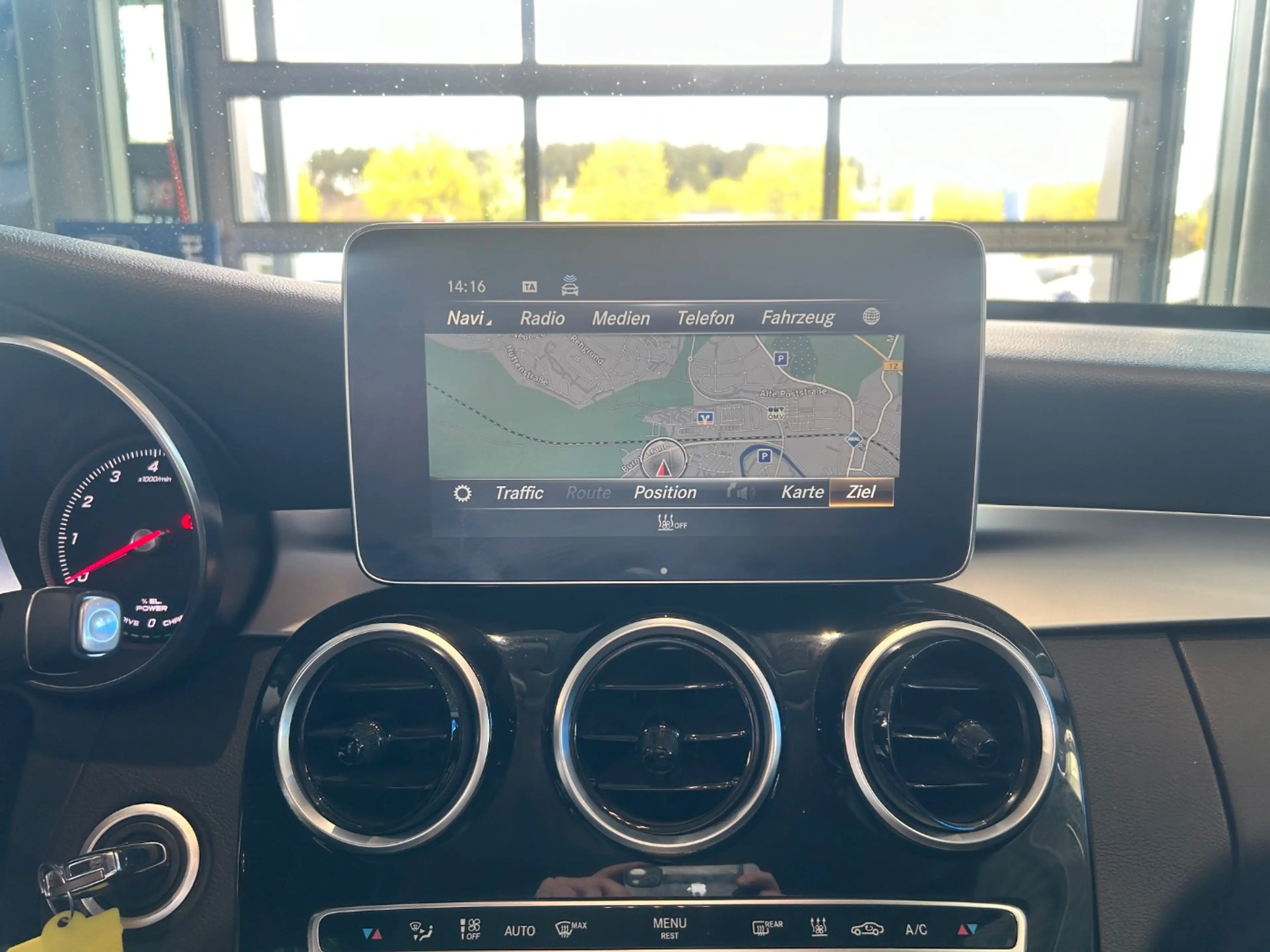 Mercedes-Benz C 350 T e Avantgarde ACC LED PDC SHZ KlimaA — photo 18