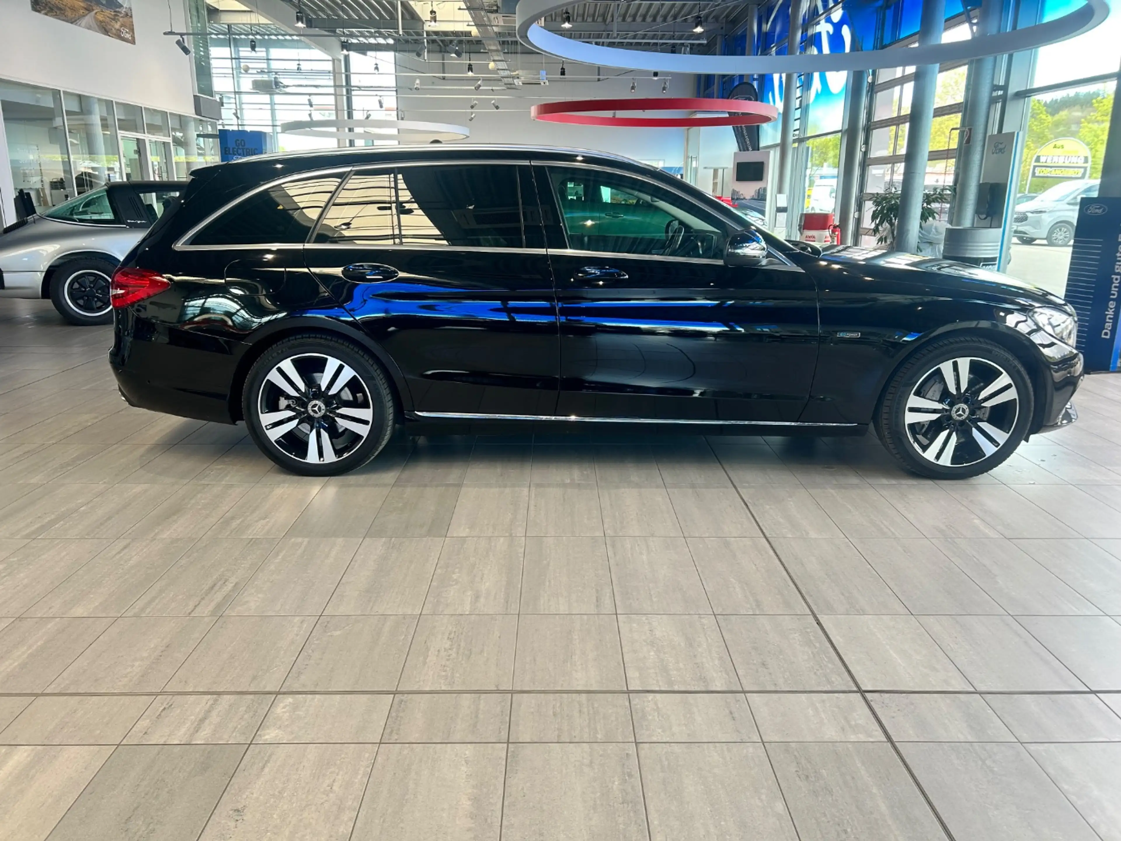 Mercedes-Benz C 350 T e Avantgarde ACC LED PDC SHZ KlimaA — photo 5