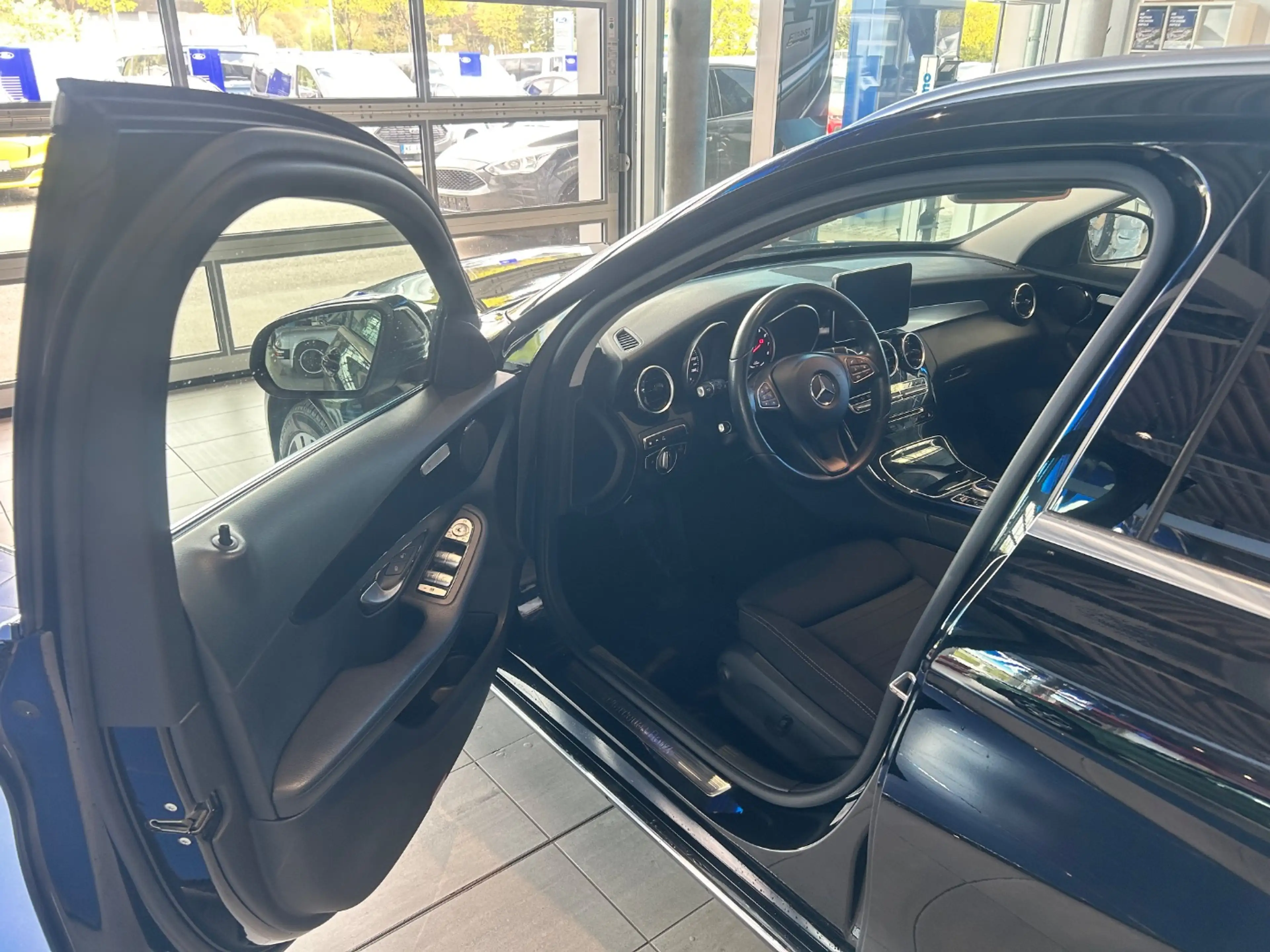 Mercedes-Benz C 350 T e Avantgarde ACC LED PDC SHZ KlimaA — photo 12
