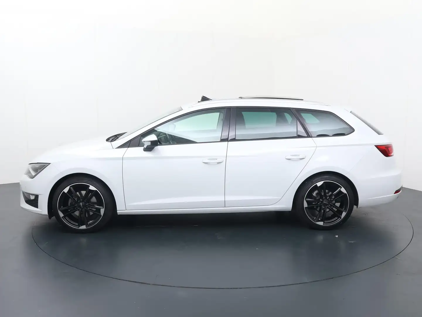 SEAT Leon ST 1.4 EcoTSI FR Connect | 150 PK | Panorama dak | Wit - 2