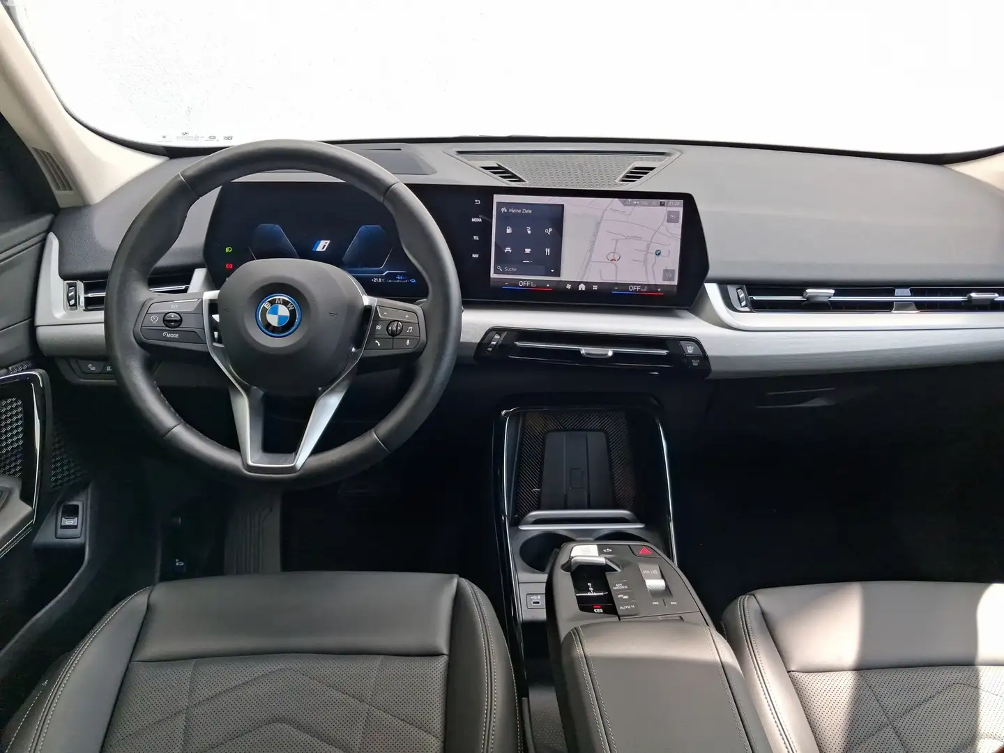 BMW X1 xDrive25e Navi LED ParkAs+ DrivAss SHZ HUD Schwarz - 2