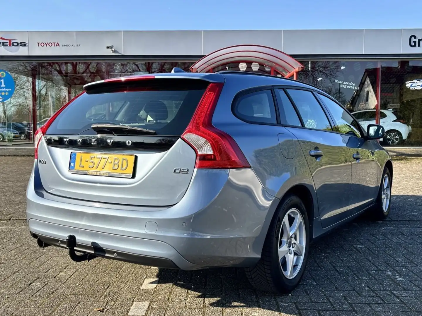 Volvo V60 V60 2.0 D2 Kinetic Grijs - 2