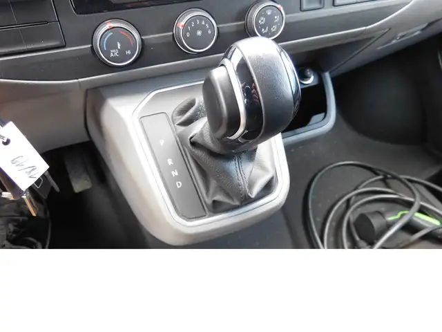 Volkswagen Transporter view 20