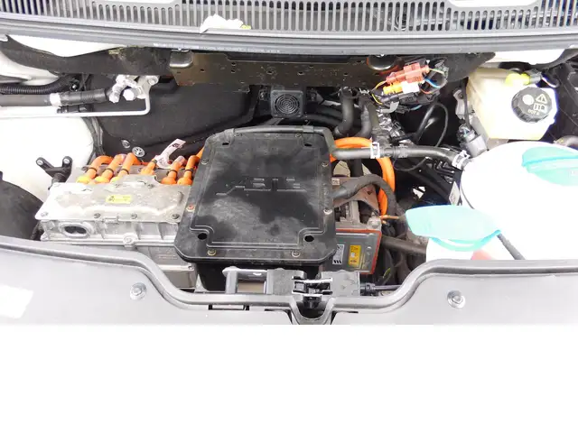 Volkswagen Transporter view 14