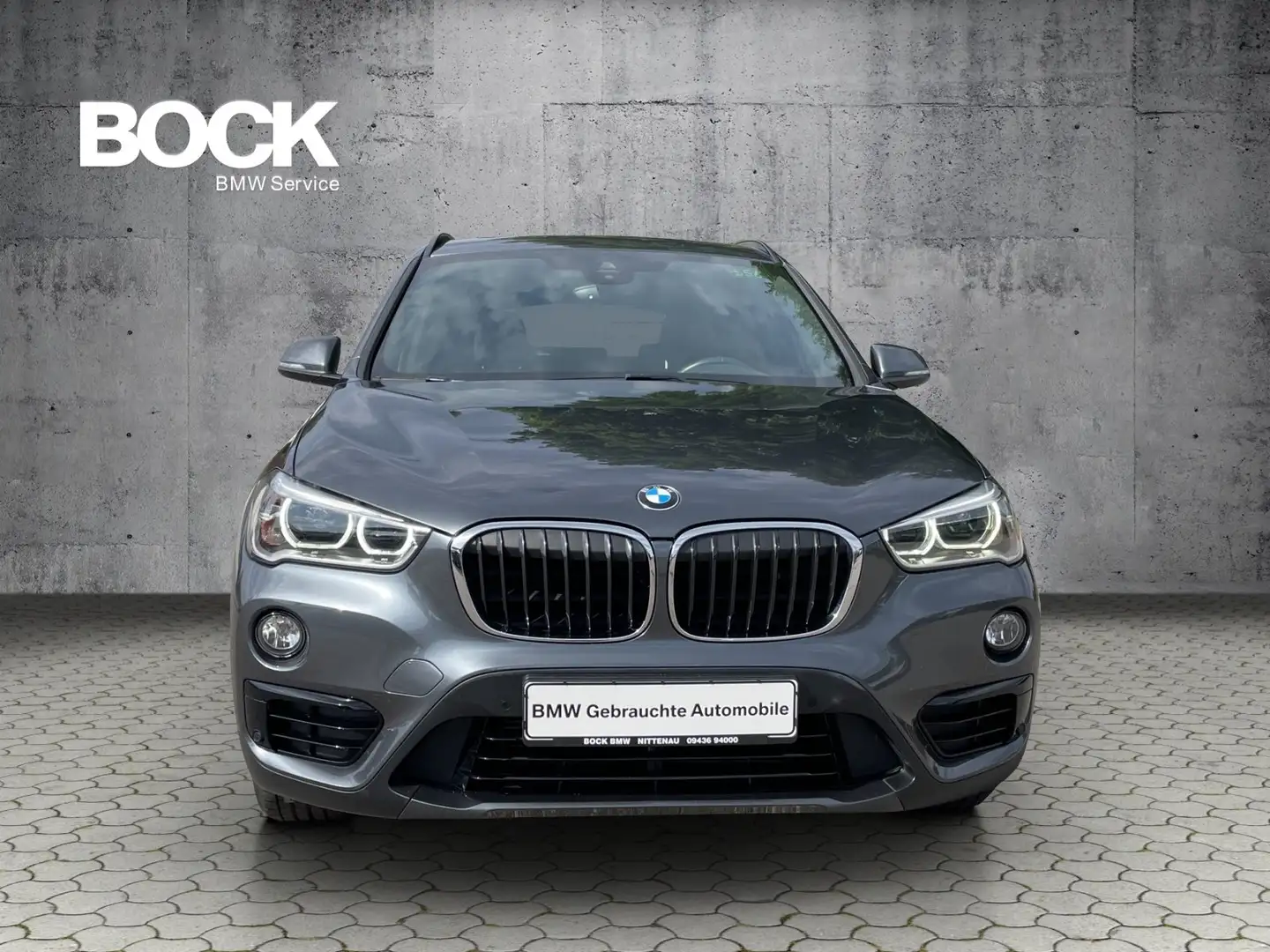 BMW X1 xDrive 20 d Sport Line/LED/Panoramadach Grau - 2