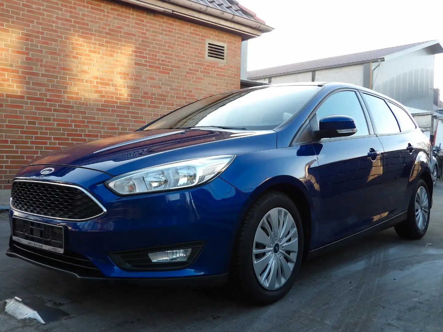 Ford Focus Turnier Business Blau - 1