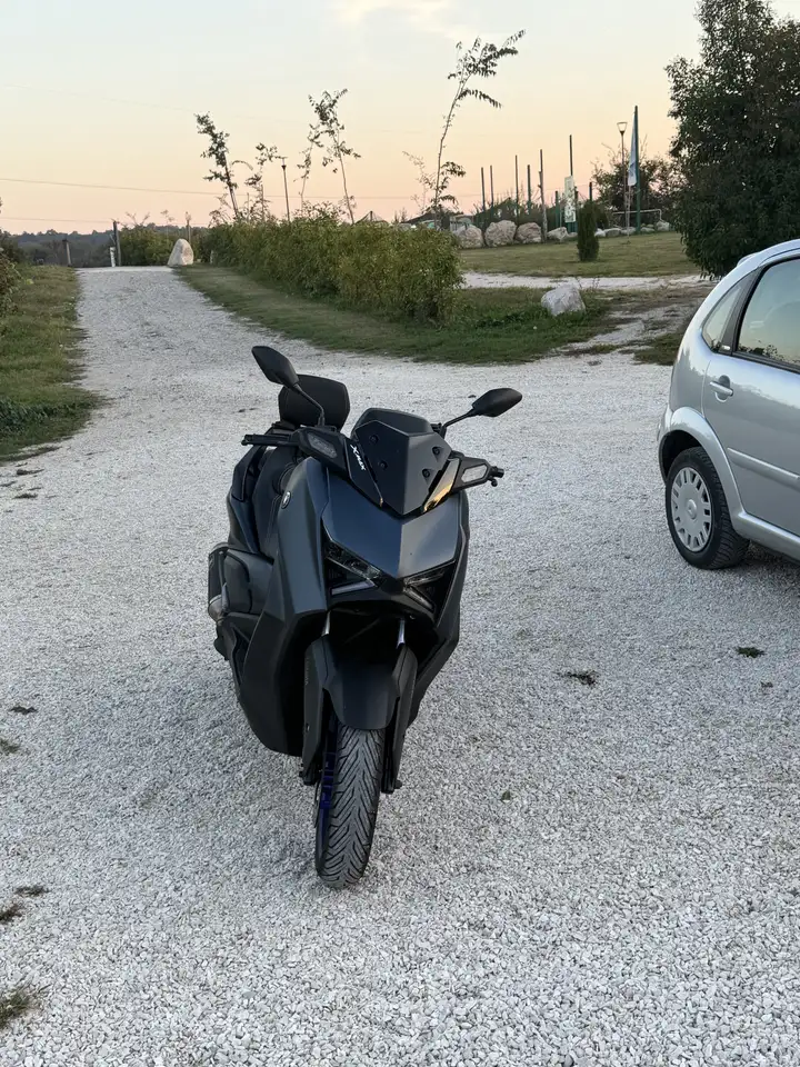 Yamaha X-Max 125