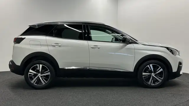 Peugeot 3008 view 9