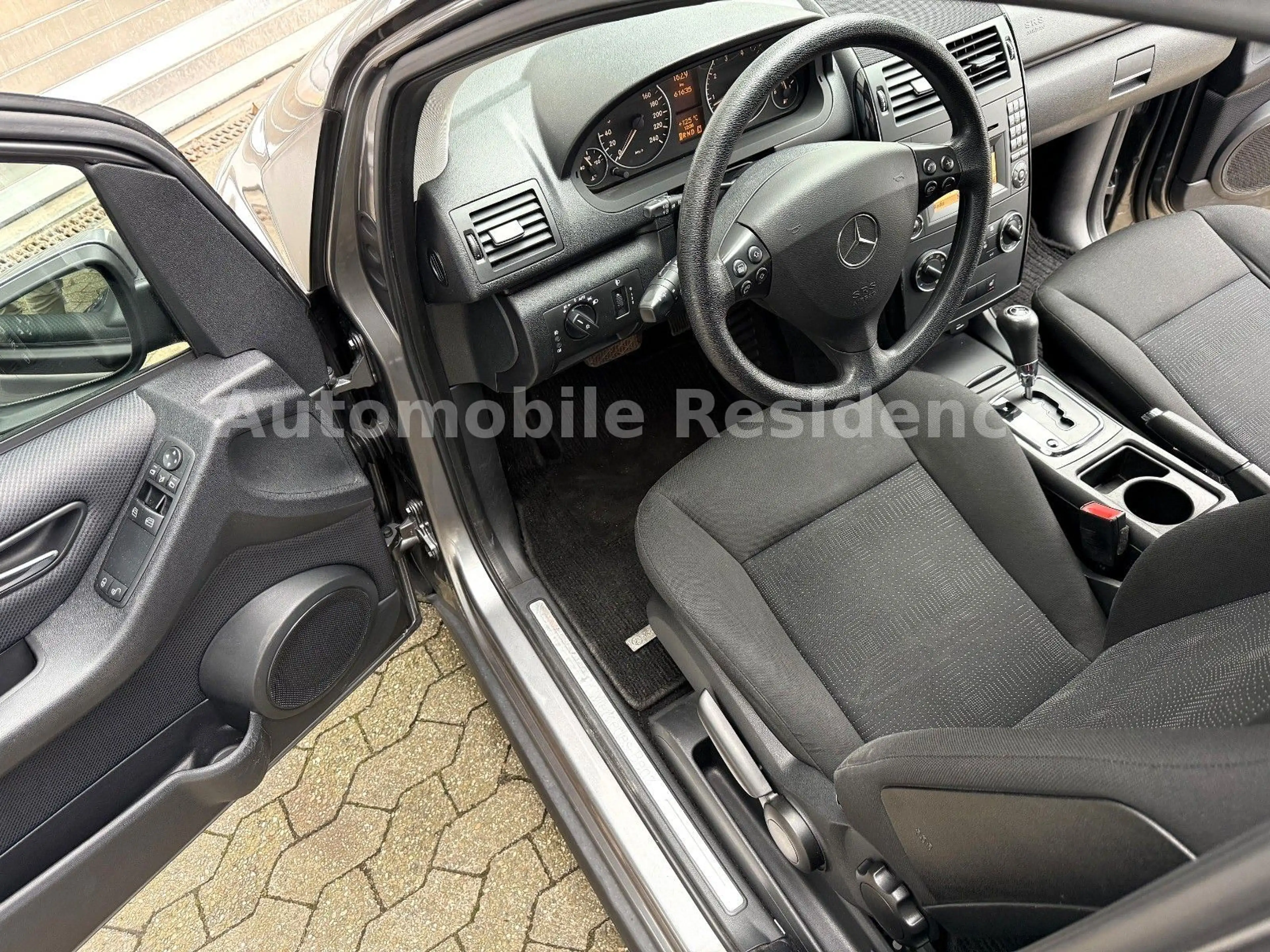 Mercedes-Benz A 150 AUT.*KLIMA*PDC*SHZ*E-PAKET*AHK*ALU* — photo 6