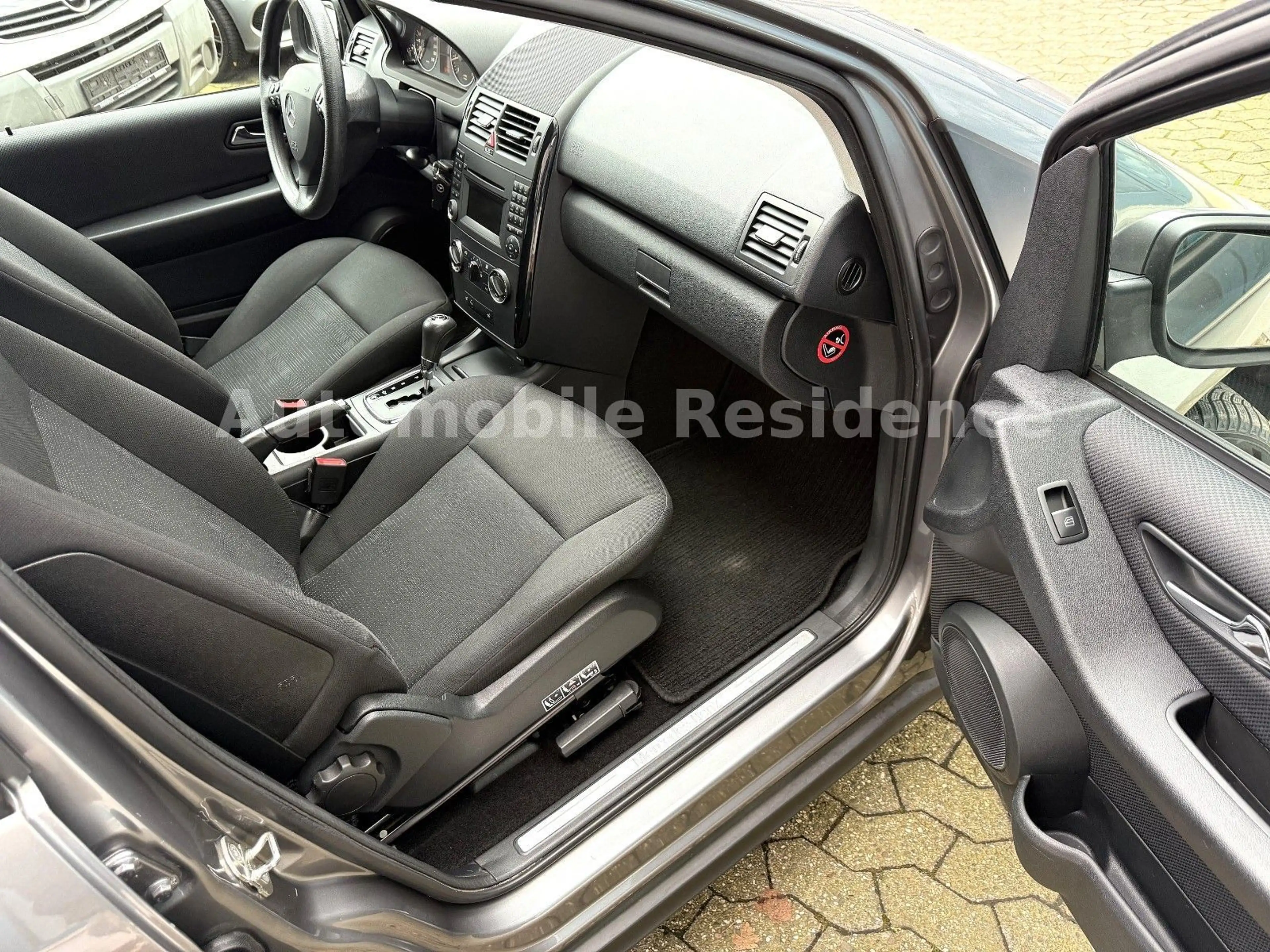 Mercedes-Benz A 150 AUT.*KLIMA*PDC*SHZ*E-PAKET*AHK*ALU* — photo 7
