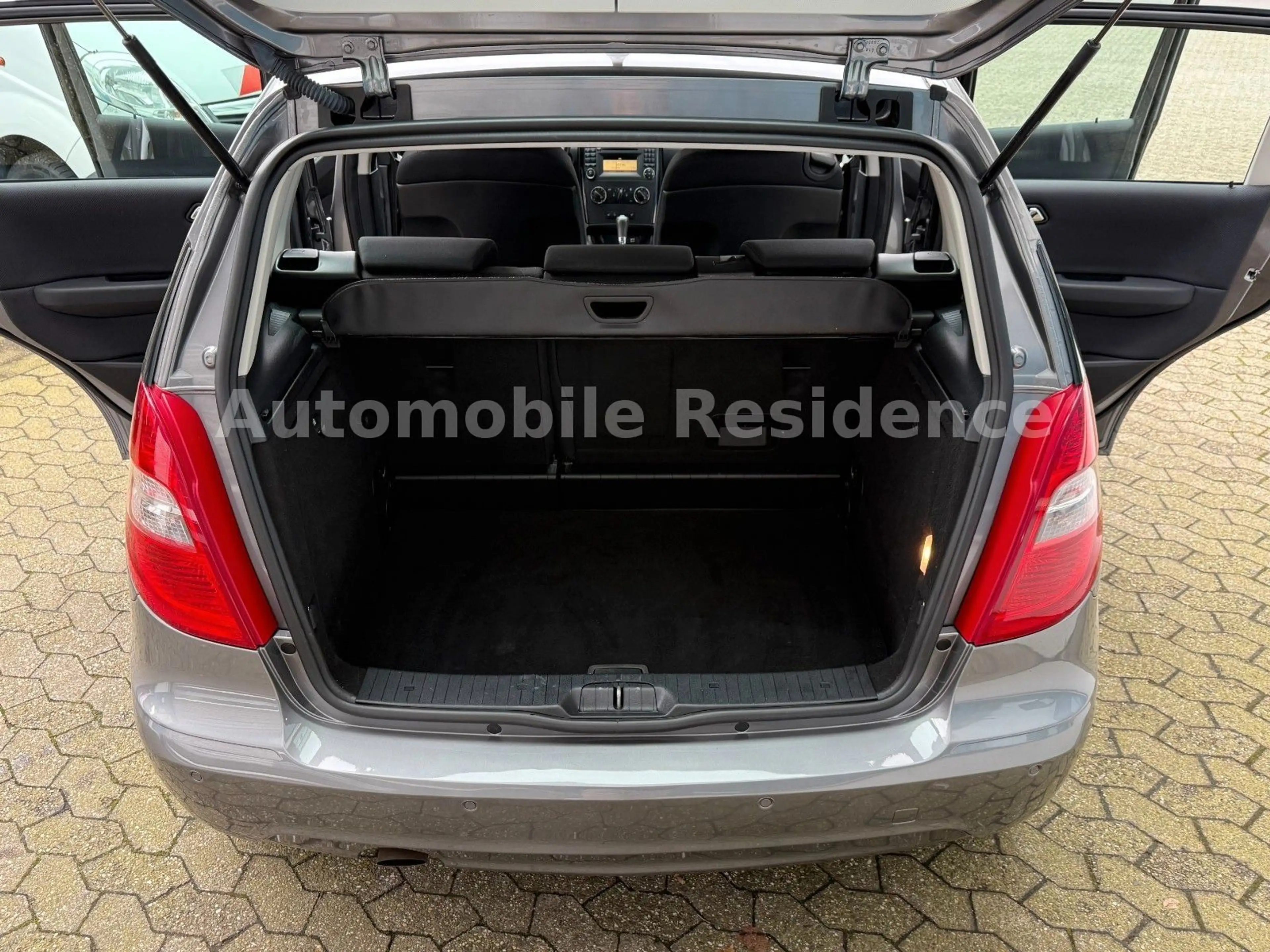 Mercedes-Benz A 150 AUT.*KLIMA*PDC*SHZ*E-PAKET*AHK*ALU* — photo 9