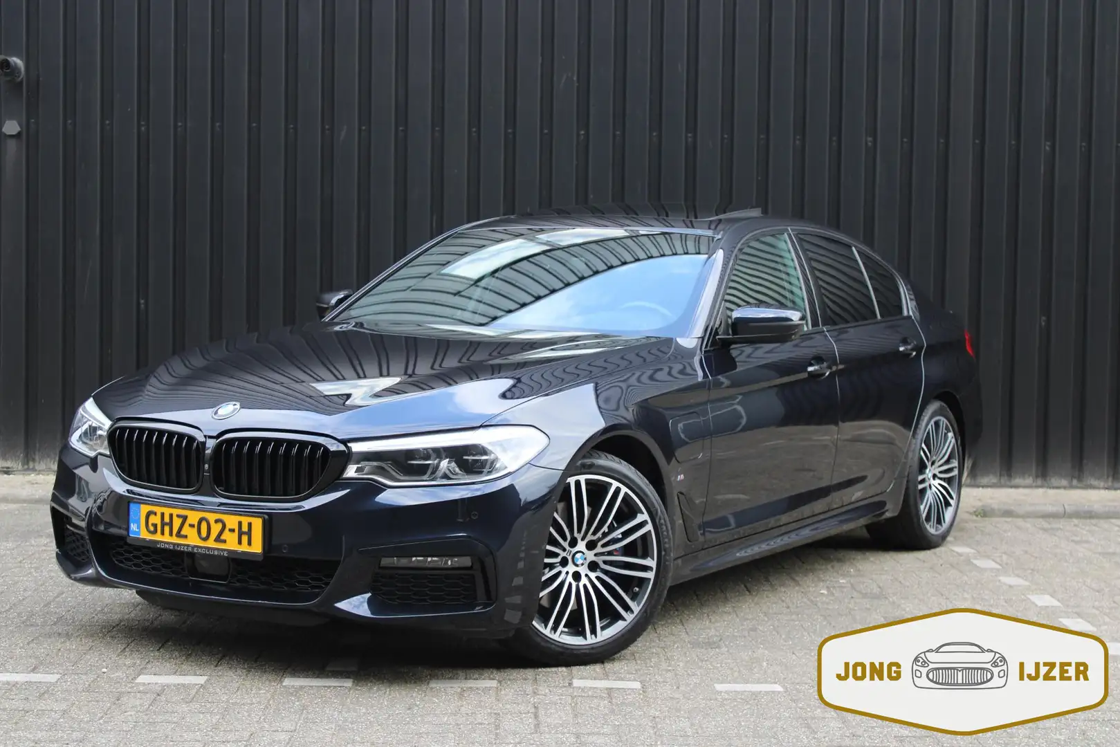 BMW 530 e XDRIVE M-Sport PANO HEADUP MEMORY H&K 360CAM ALA Zwart - 1