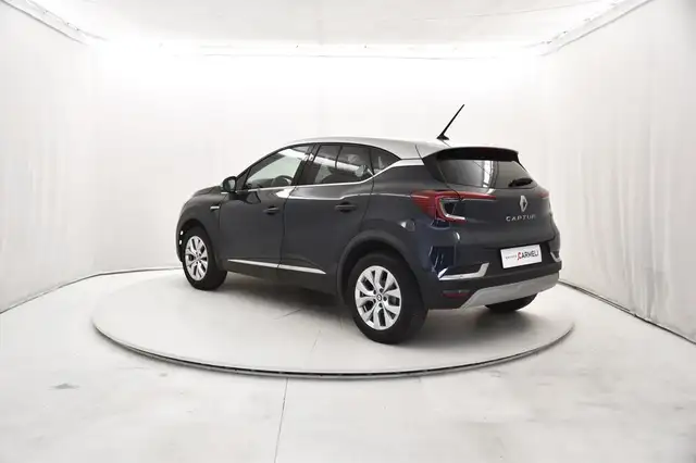 Renault Captur view 3
