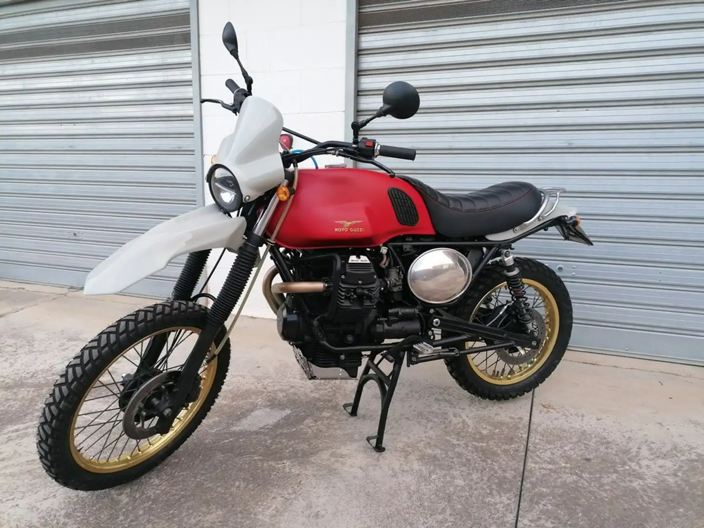 Moto Guzzi NTX 750 Rosso - 1