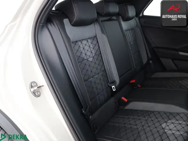 Volkswagen T-Roc view 13