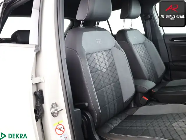 Volkswagen T-Roc view 12
