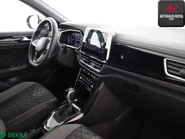 Volkswagen T-Roc view 9