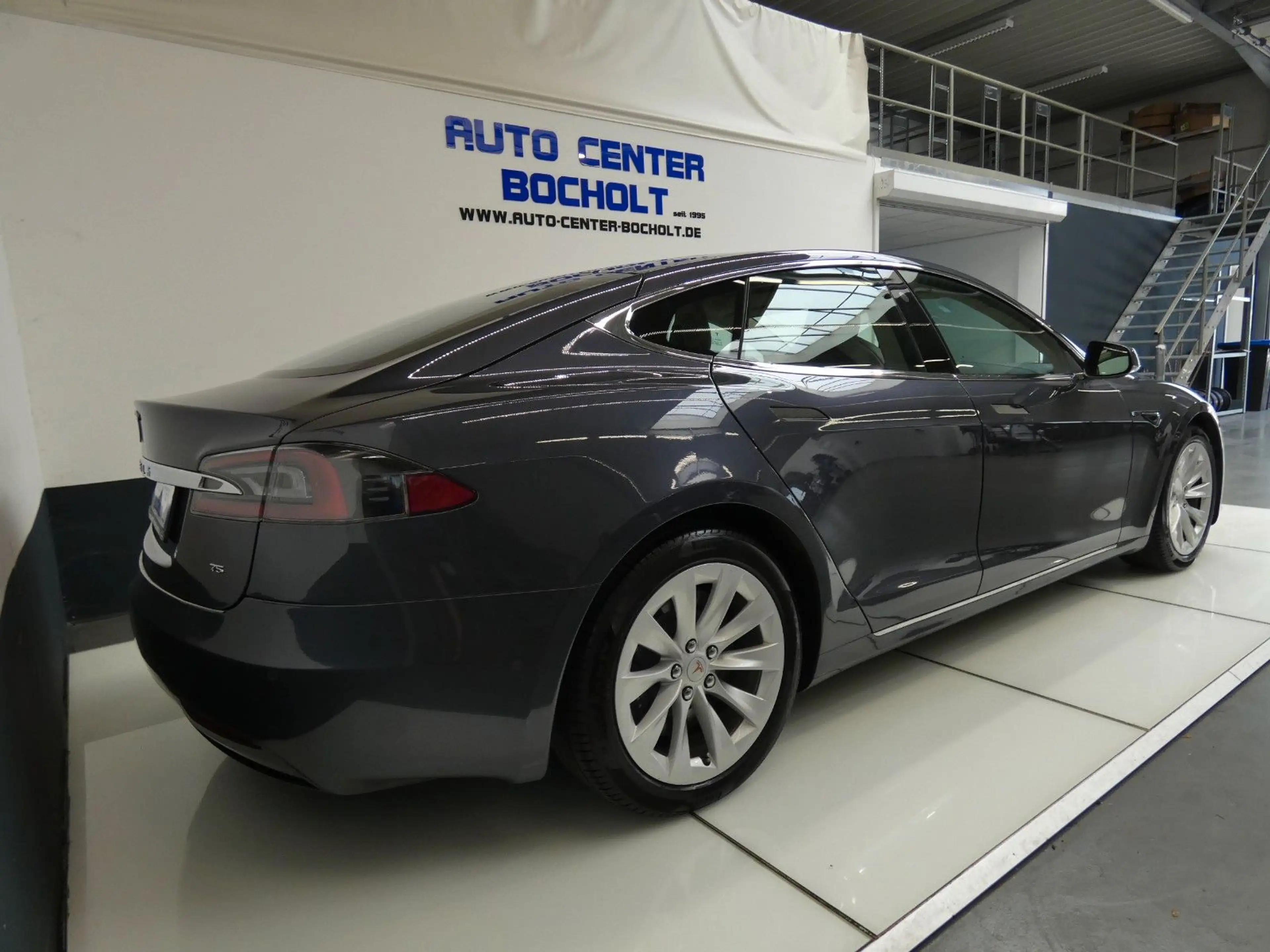 Tesla Model S 75 — photo 9
