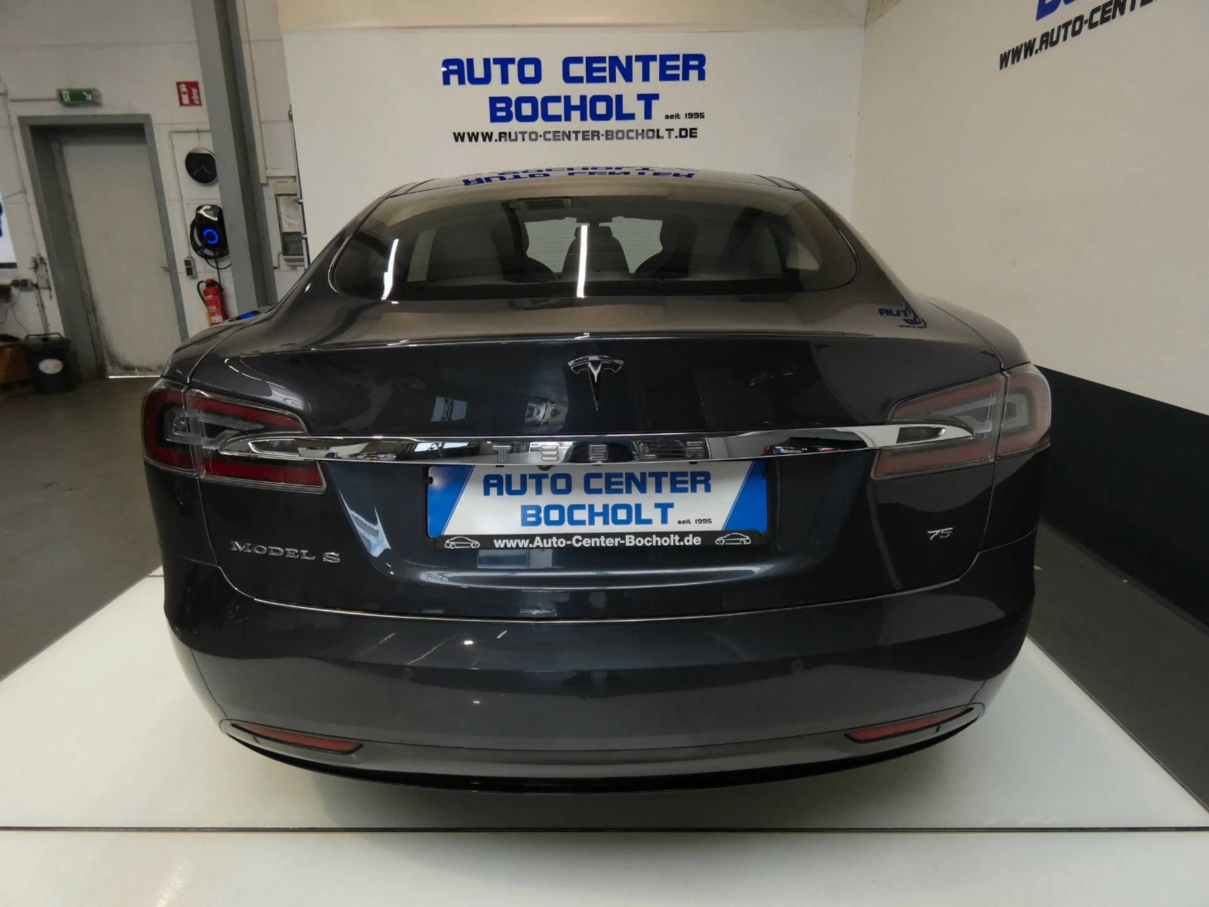 Tesla Model S 75 — photo 2