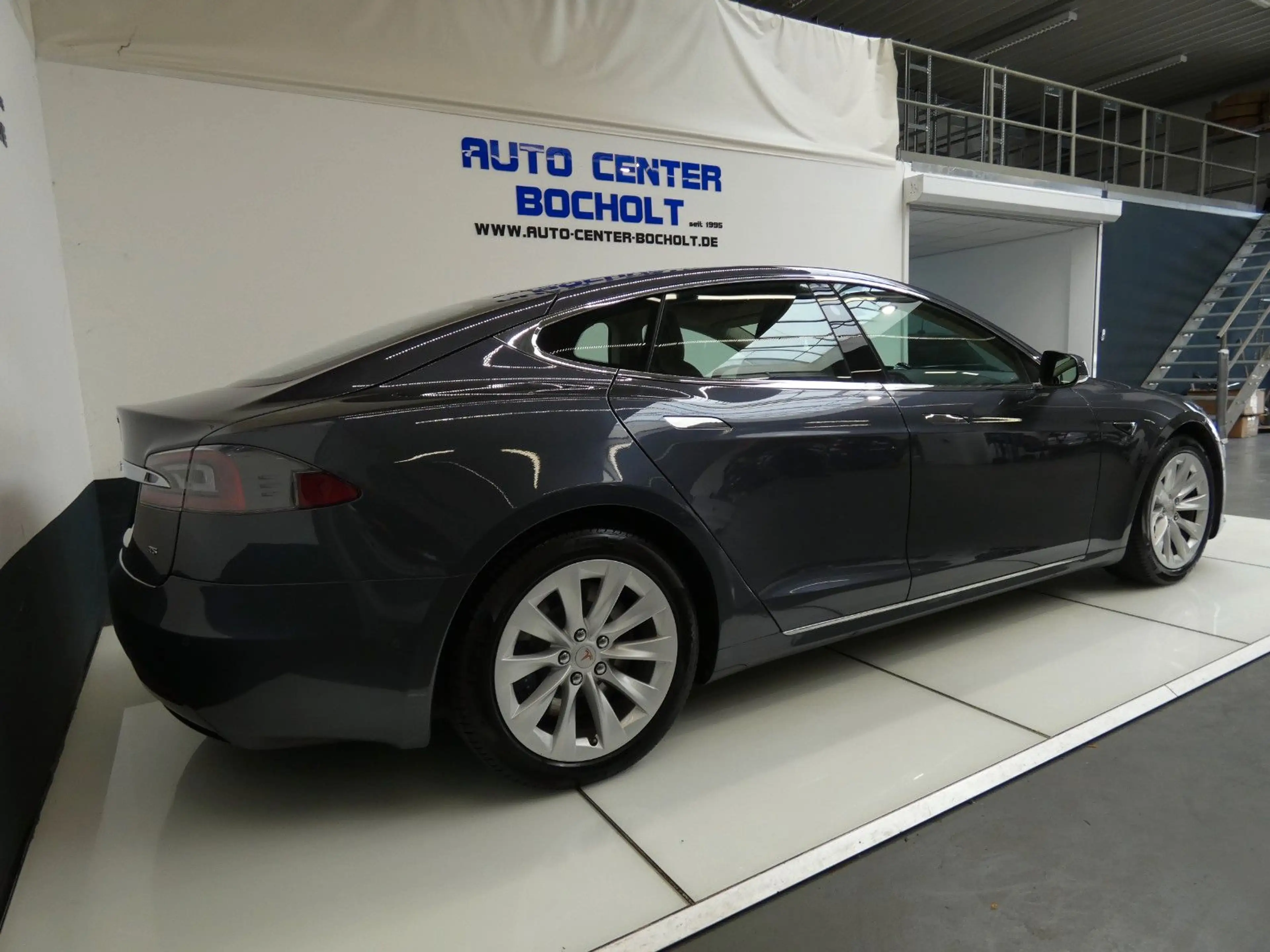 Tesla Model S 75 — photo 8