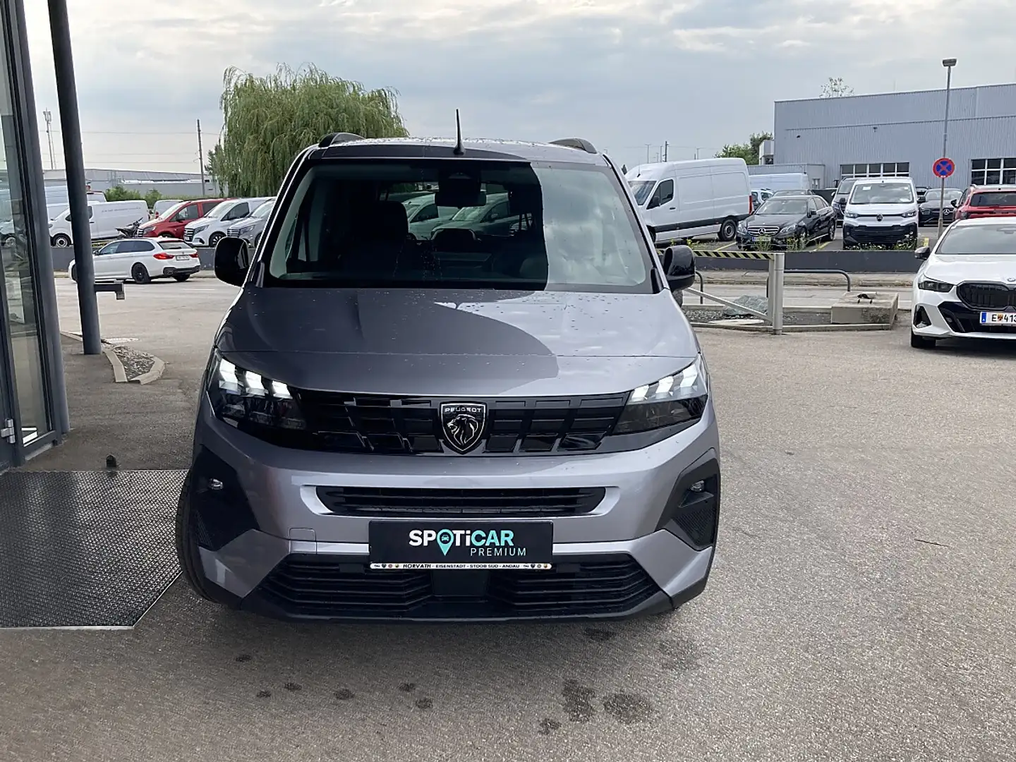 Peugeot Rifter 1,5 BlueHDI 130 S&S Allure Lang!7-SITZER! Grau - 2