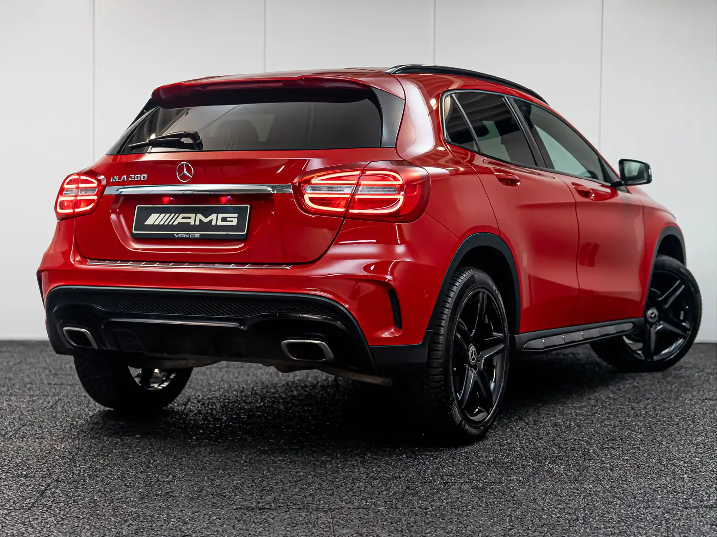 Mercedes-Benz GLA 200 Prestige | AMG | Night | Harman Kardon | Rood - 2