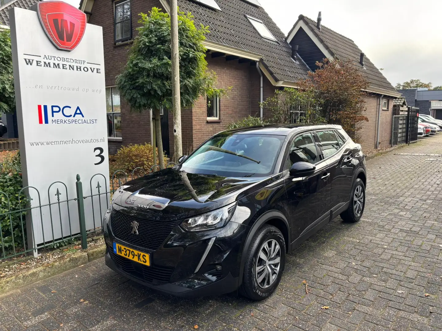 Peugeot 2008 1.2 PureTech Blue Lease Active Nw type/Navigatie/A Zwart - 2