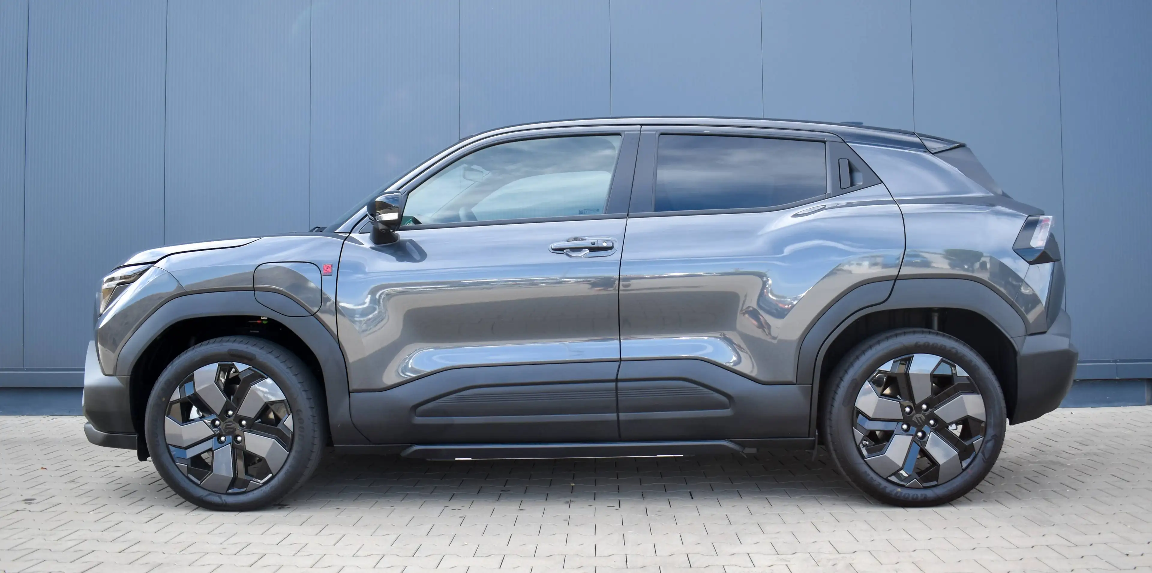 Suzuki Vitara eVitara eAxle Comfort+ 61 kWh eeAxle Comfort+ 61 k — photo 3
