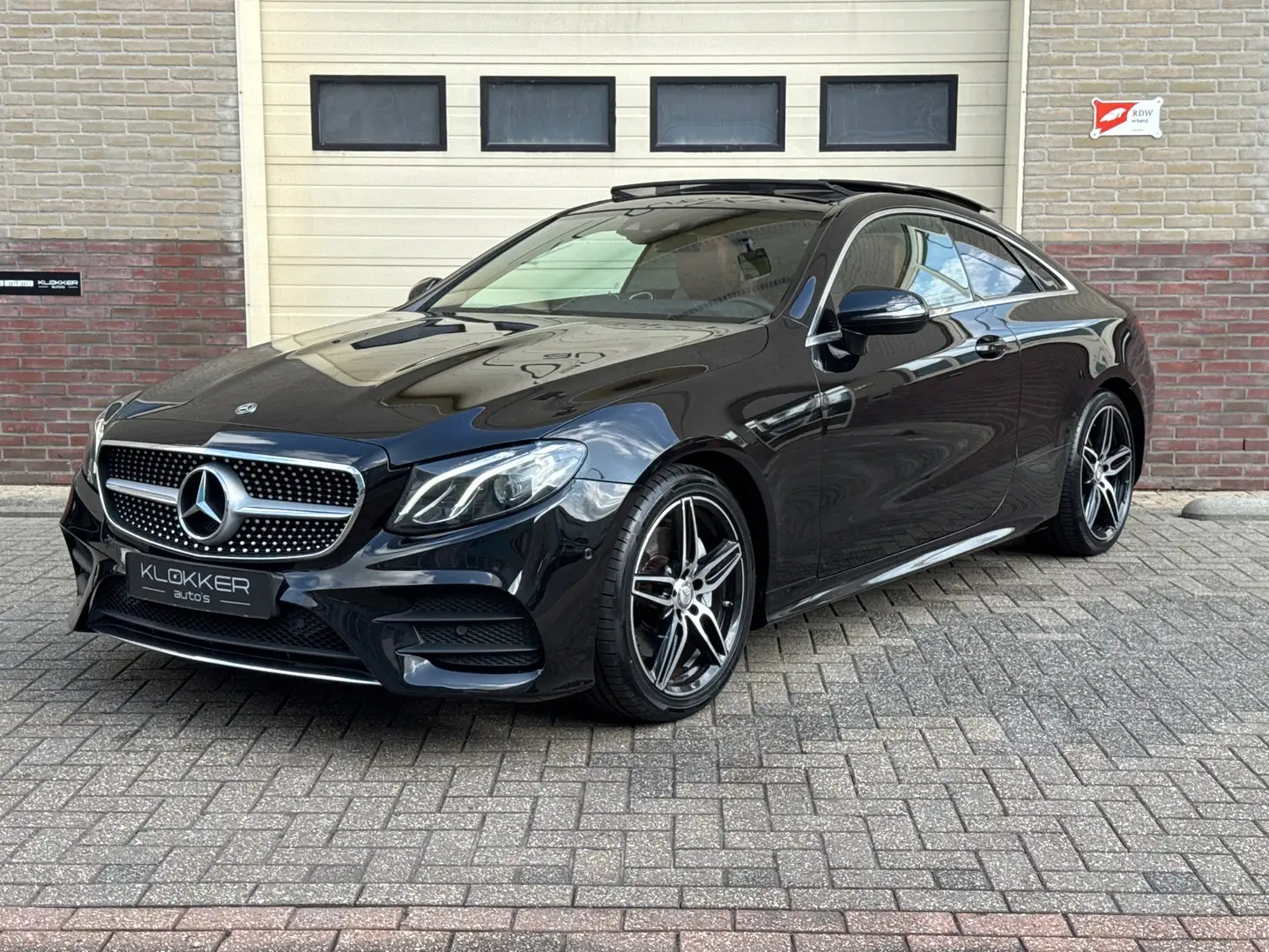 Mercedes-Benz E 200 Coupé AMG Pano | Burmester | Headup | Widescreen | Zwart - 1
